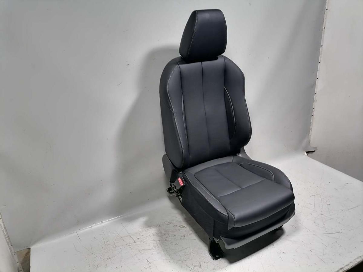 Mitsubishi Eclipse Cross GL3W original Ledersitz vorn links Fahrersitz elektrisch Bj.2023